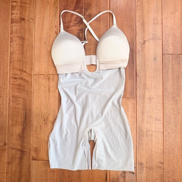 SPANX Suit Your Fancy Plunge Low Back Mid-Thigh Bodysuit Size XL Beige - Picture 9 of 16